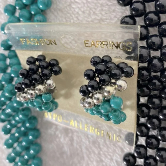 Vintage Teal Black Silver Plastic Beaded Necklace & Clip On Earrings Set - Picture 6 of 10